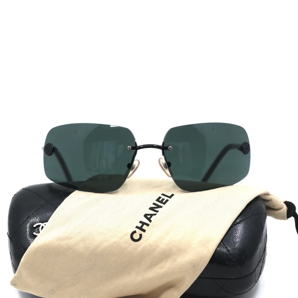 Chanel Black Vintage Sunnies - Picture 5 of 11